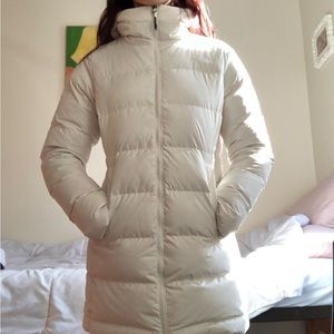 The North Face White Gotham Short
Parka Women’s Size M